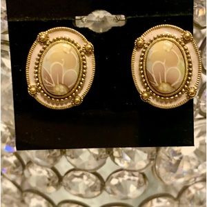 Gold Tone Filigree Faux Porcelain Flowers Oval 1928 Brand